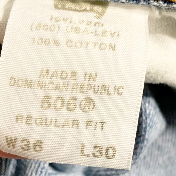 Levi’s 505 Regular Fit Light Wash Blue Denim Jeans 36x30 Five Pocket Styling - Picture 9 of 10